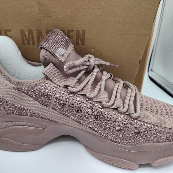 β¨ Steve Madden Blush Rhinestone Sneakers β Size 10, New in Box - Picture 3 of 4